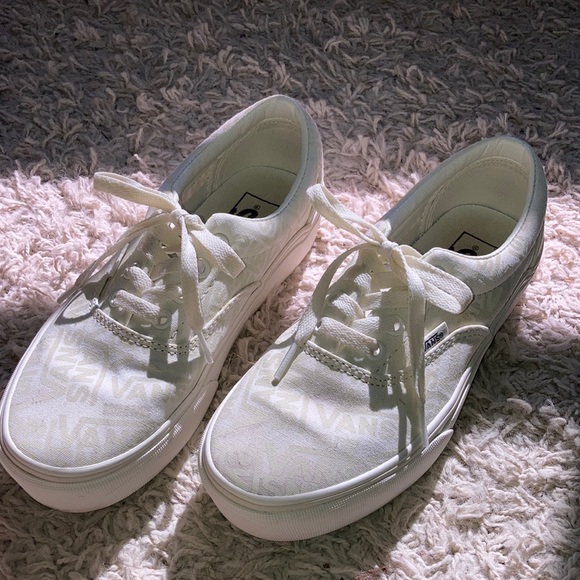 Vans - Picture 1 of 9